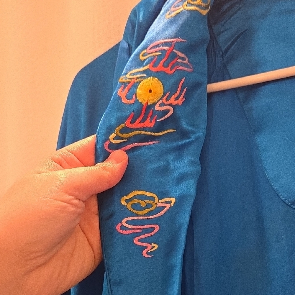 NWOT Vibrant Blue Embroidered Kimono With Dragon Embroidering On Back - Picture 7 of 9